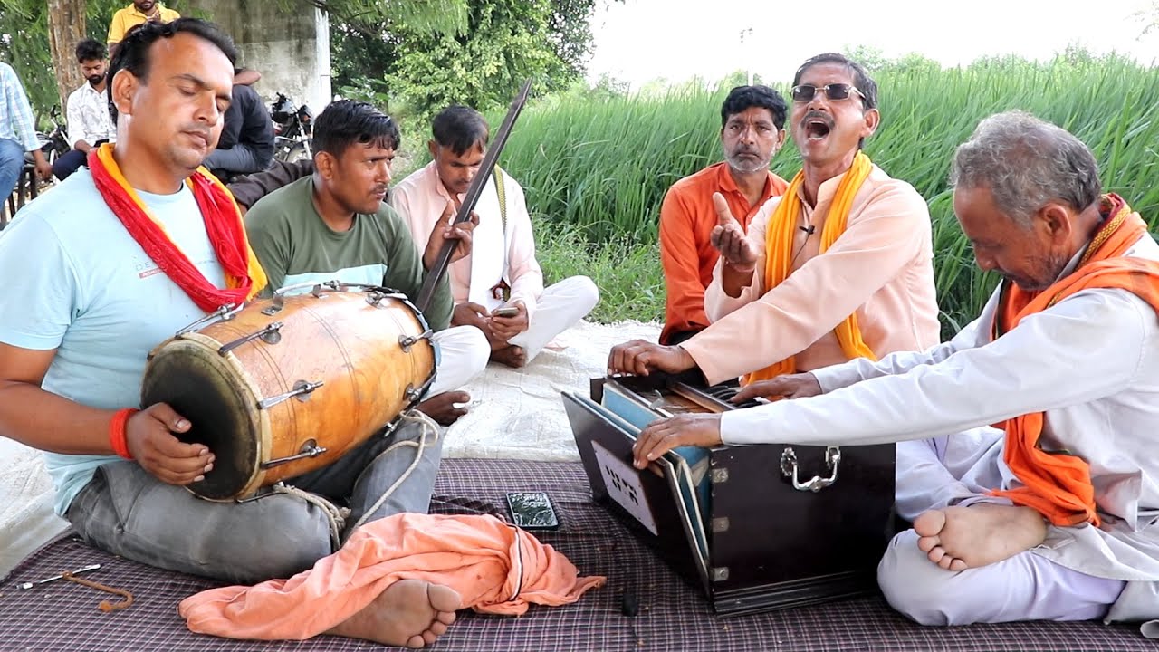 kisi ke kamm jo  aaye use