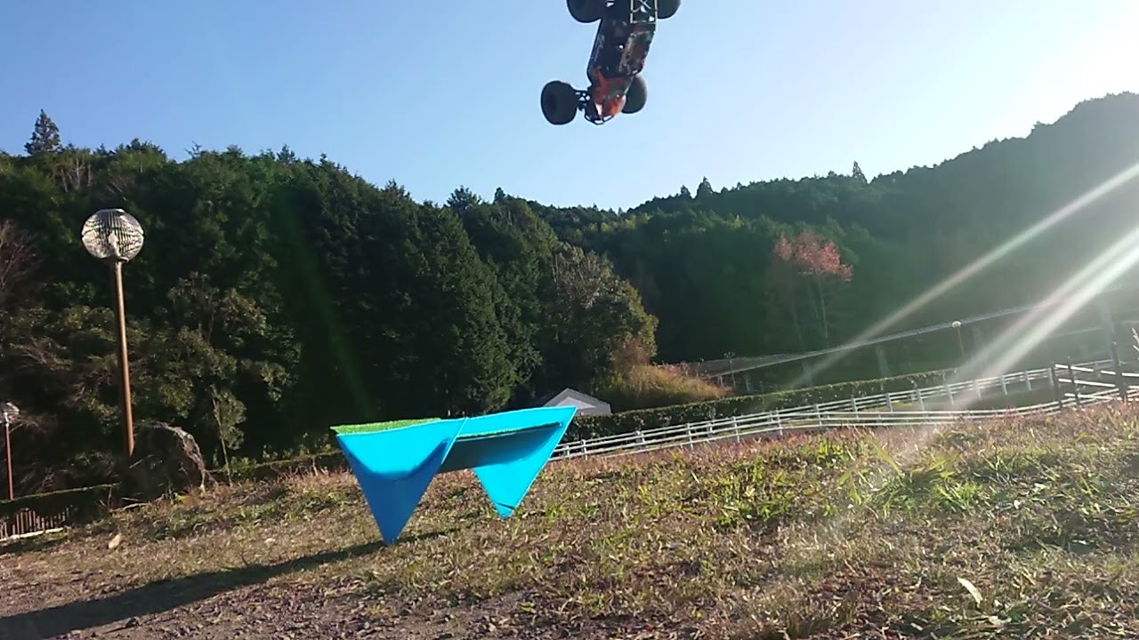 HBX 18856Ratchet改バックフリップをスローで②。HBX 18856Ratchet modified backflip in slow motion②.