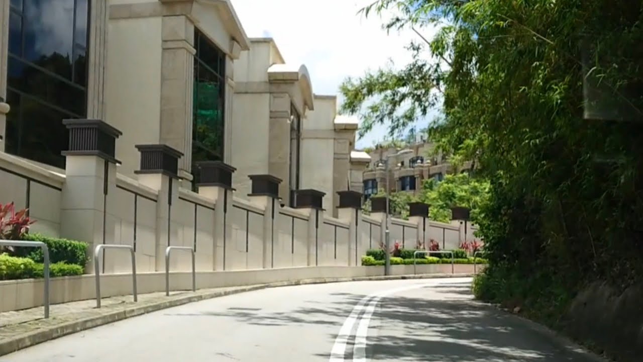 Shouson Hill, tycoons and embassy living area