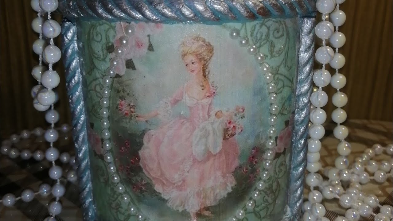 Декупаж шляпной коробочки. Decor of the box with your own hands.