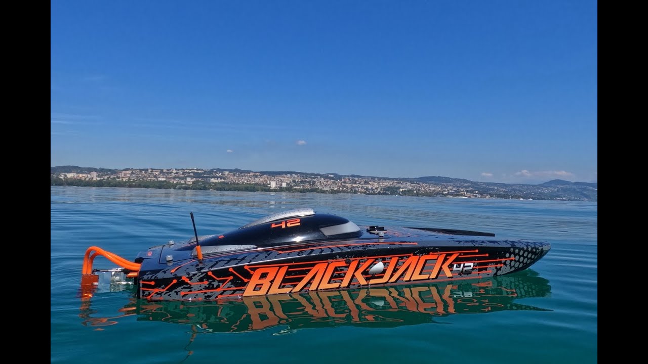 The BlackJack 42 cruising alongside our 1/1 boat (+a little fail at the end of the video 😄 ) - 4K