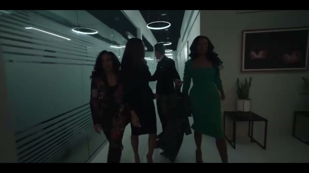 Beauty in Black - Mallory throws hot coffee on Rory and Felicia and it turns into a full fight 