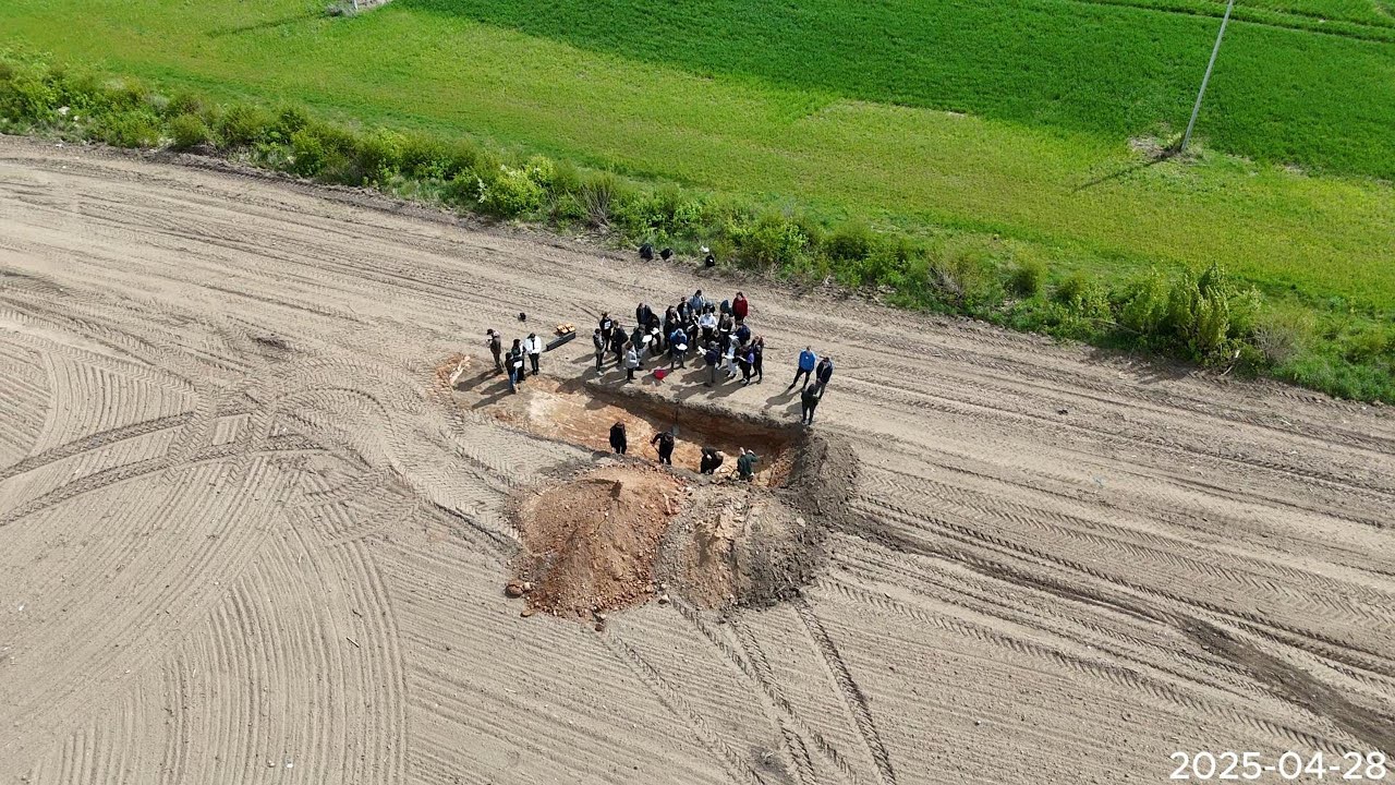 Ankštinių augalų sėjimas, kviečių purškimas ir atvykę grupiokai