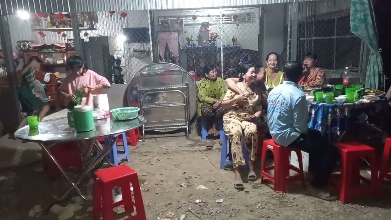 Đo dom ma dc a chi e khen hoai ngai qua