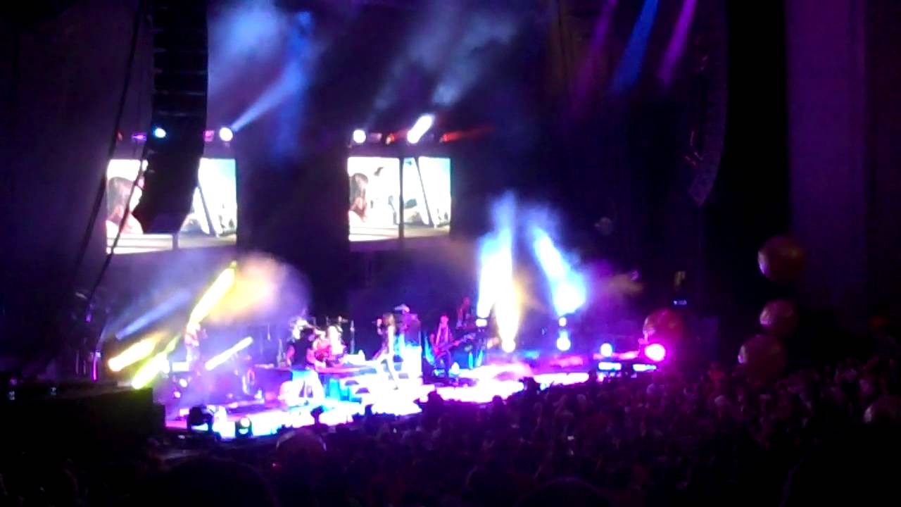 Gold- Victoria Justice Summer Break Tour 7/21/13 Mansfield, MA