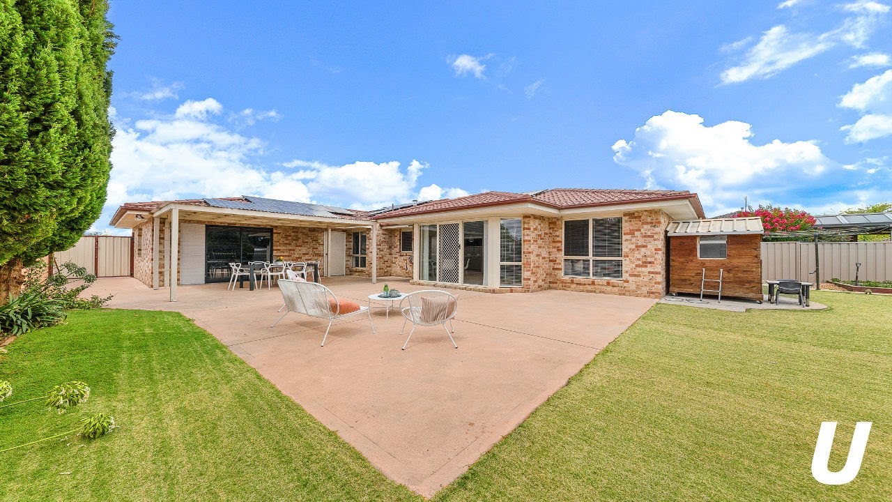 What can you buy in Canberra Australia for $970,000? Property Walkthrough-75 Polwarth Cct, Dunlop