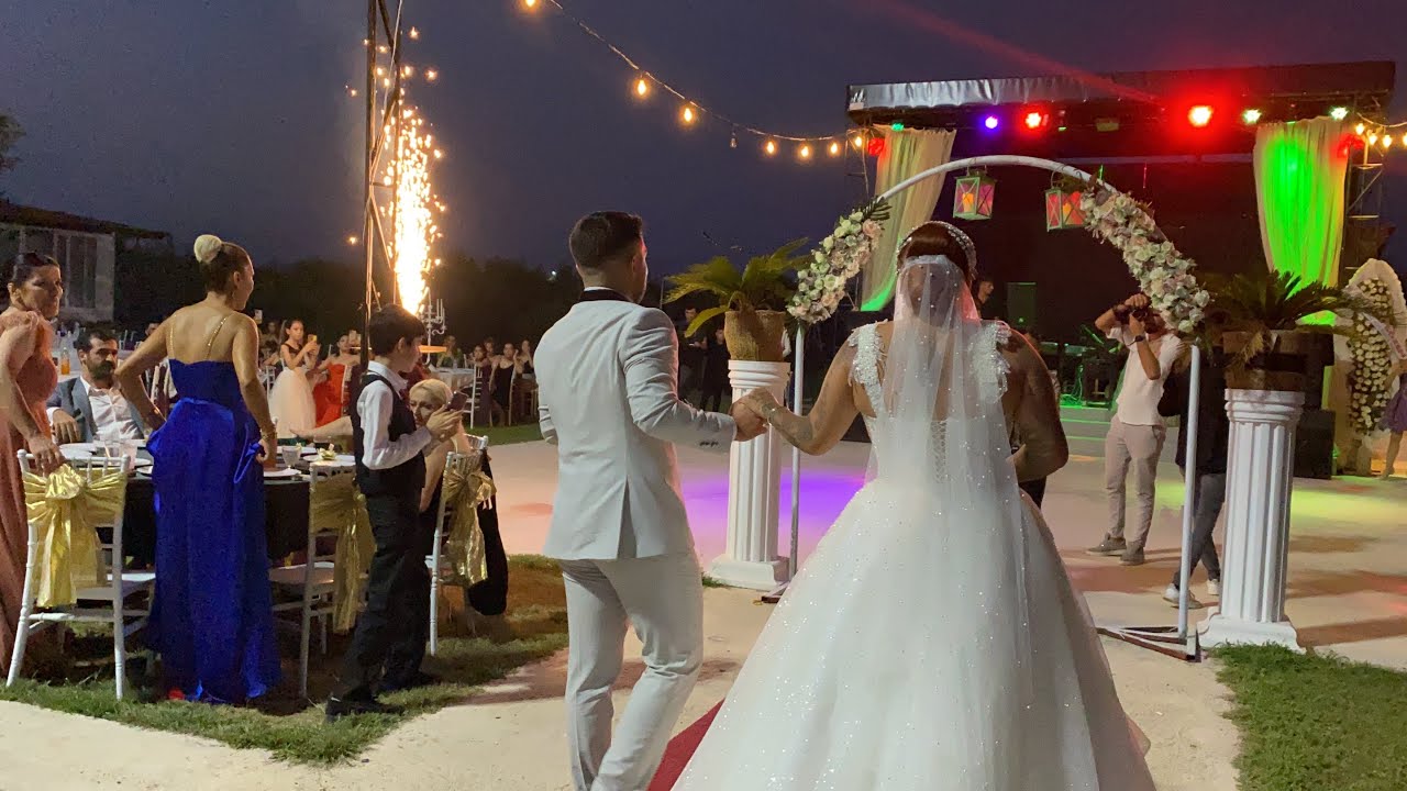 İngizemin düğününe gidiyoruz - Kına düğün bir arada - Esatcan ve Gizem çiftine mutluluklar 😍😍