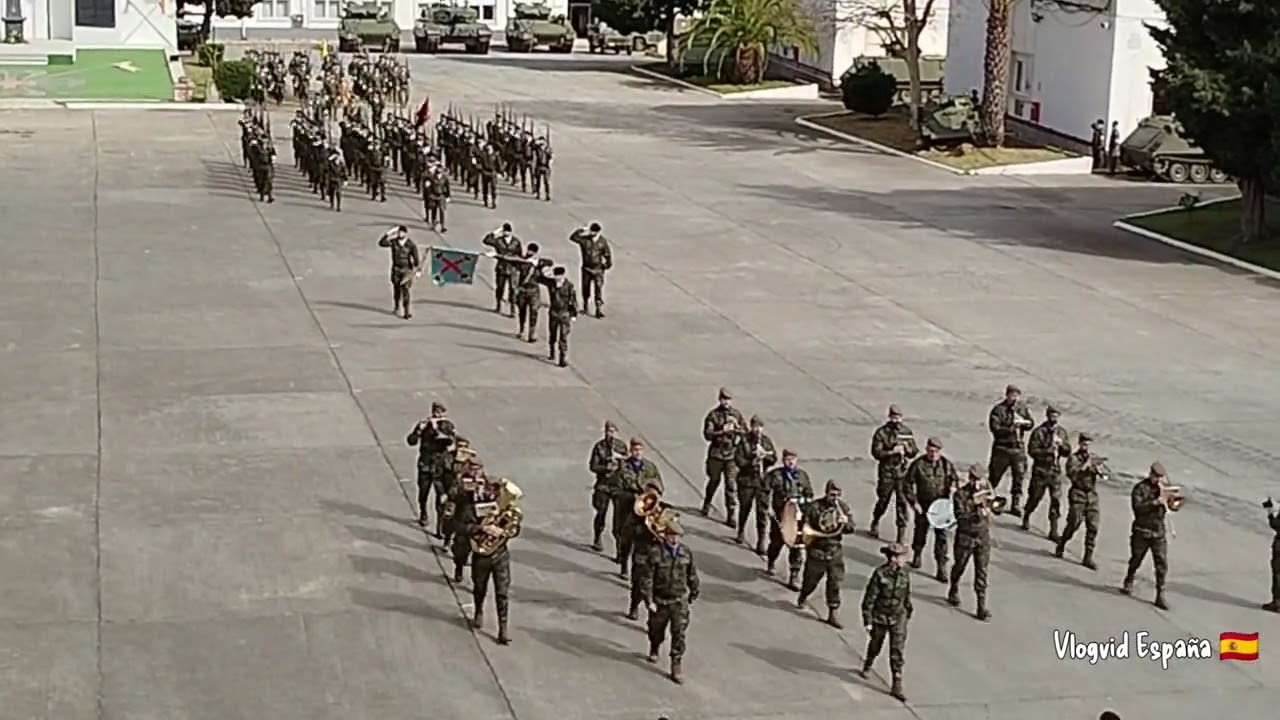 Espectacular Toma Aérea al Limite del Desfile de Caballeria.
