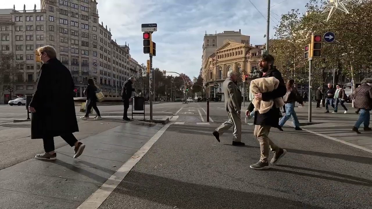 (4K) Gran Vía de Barcelona en bicicleta entre Glòries y plaza España.