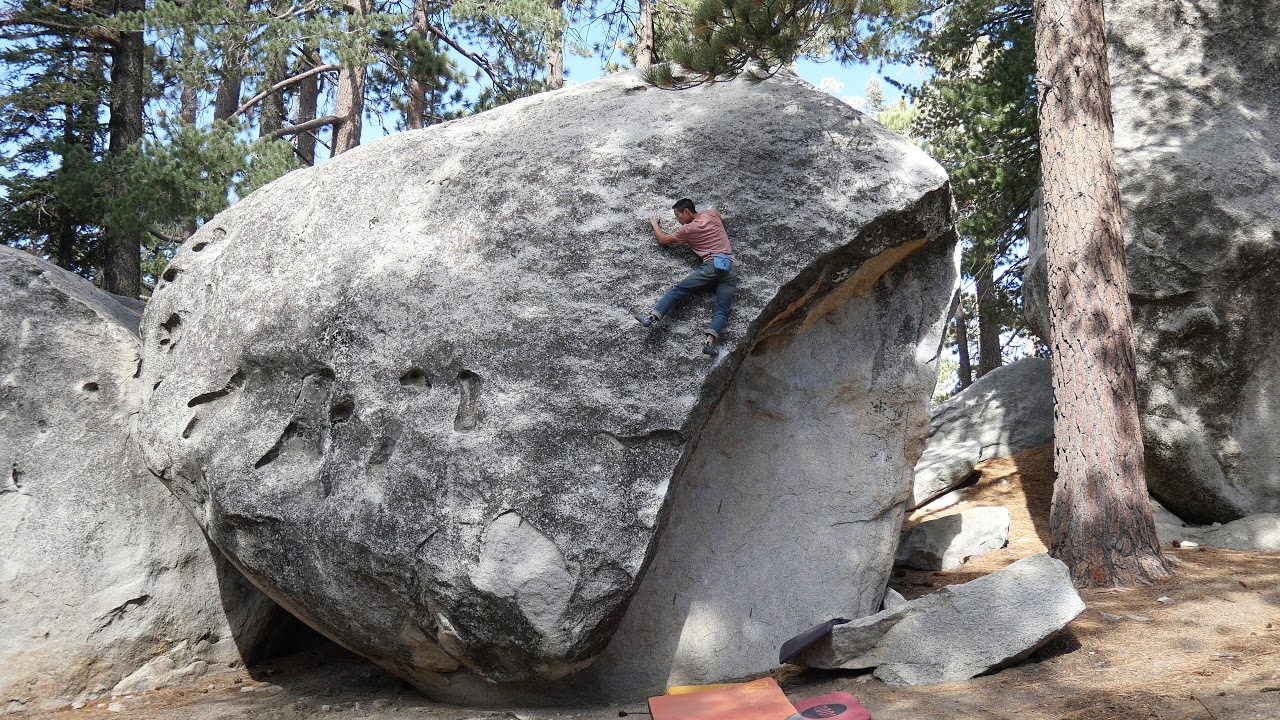 Black Mountain Bouldering: Fallen Arch (V5)