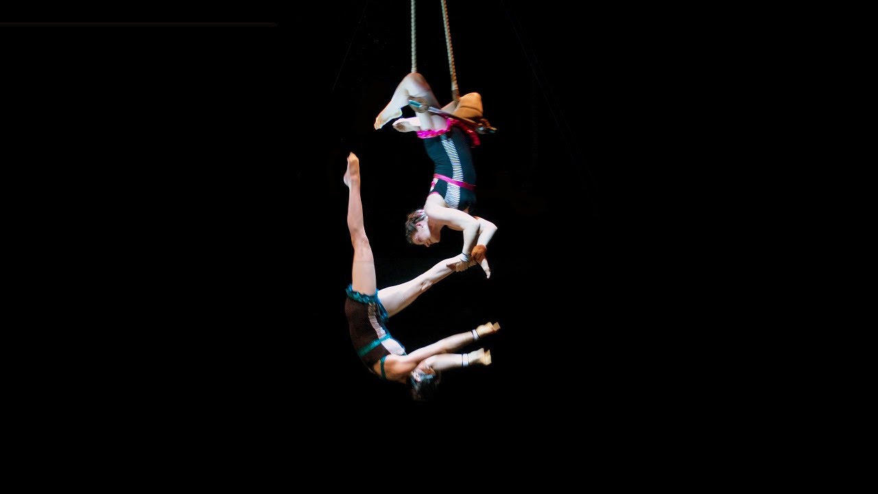 Duo Trapeze act: Lauren and Megan, 