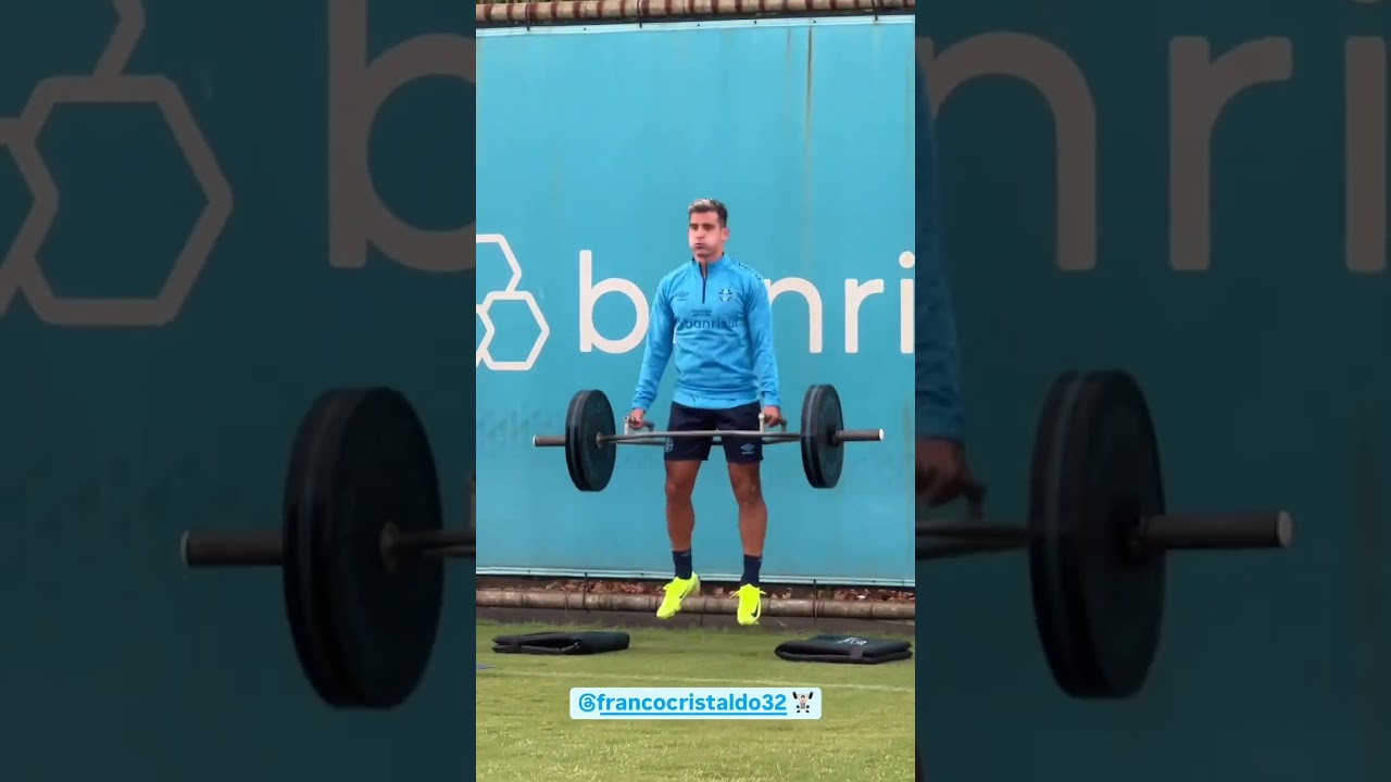 CRISTALDO NO TREINO DE FOR&Ccedil;A