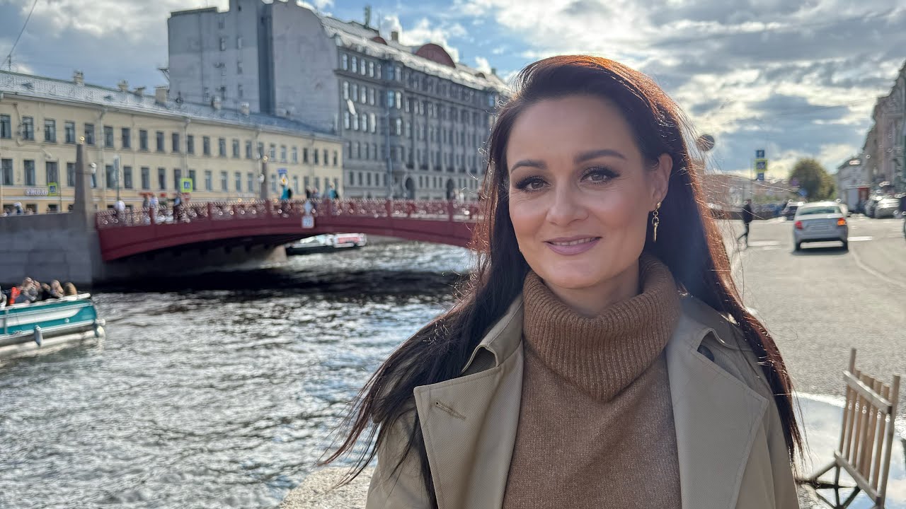 Примерка осенних плащей в Универмаге «У Красного моста». Где купить красивый зонтик. 