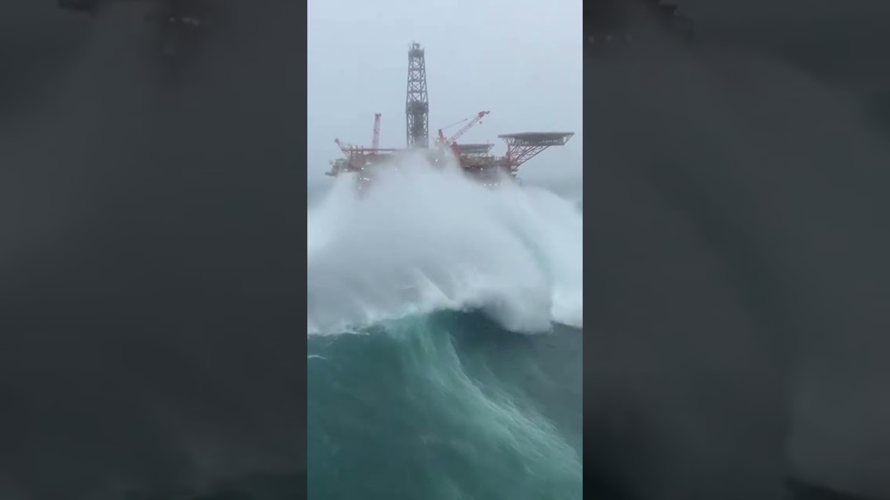 Pilot POV: 100ft Wave SMASHES Oil Rig 🚁🌊 #extreme #maritime