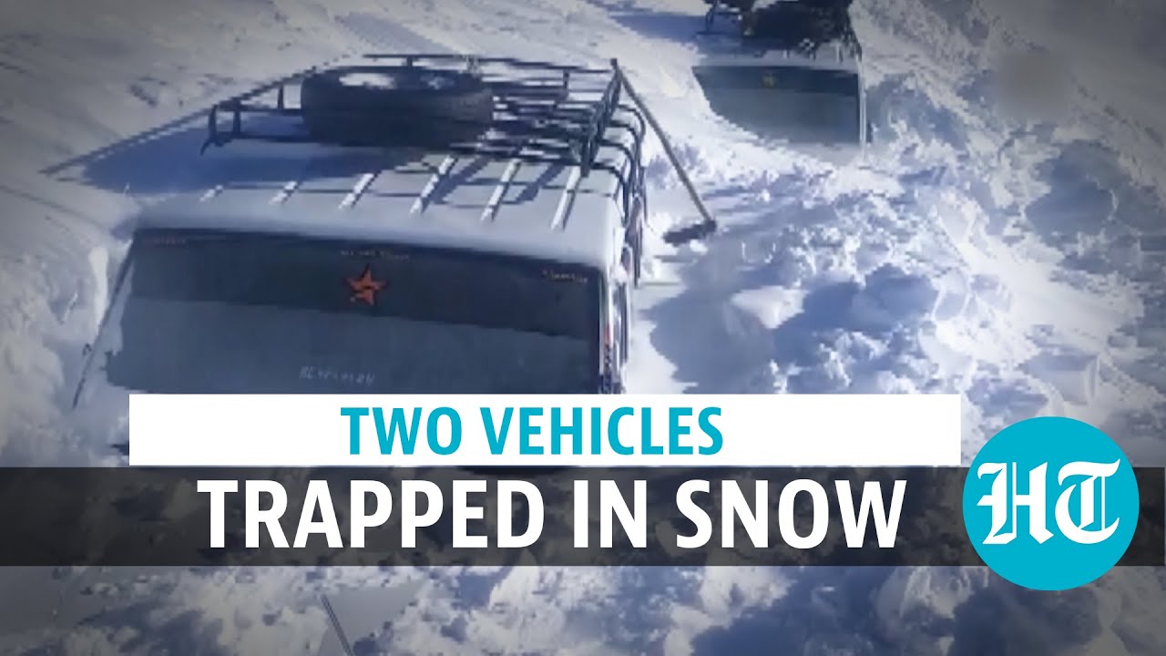 Watch: Vehicles trapped in snow in Jammu and Kashmir's Razdan top