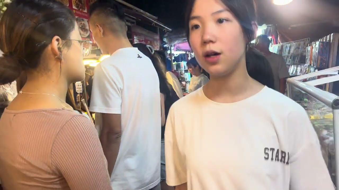 Ẩm thực đường phố Lào! Trung tâm ẩm thực của Lào, các món ăn địa phương, rất ngon và rẻ.