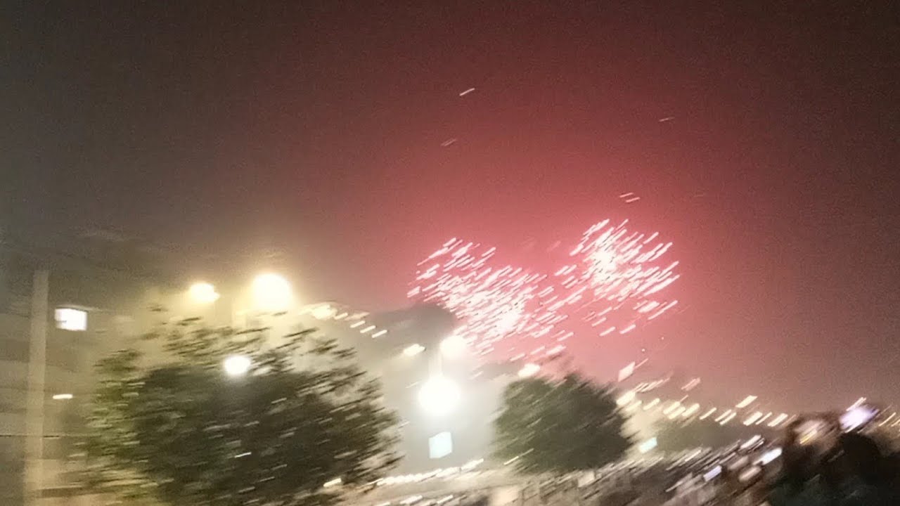December 31st 2024 Fireworks Night Walk Marine Drive Amazing Cheering Crowd Happy New Year 2025🥳