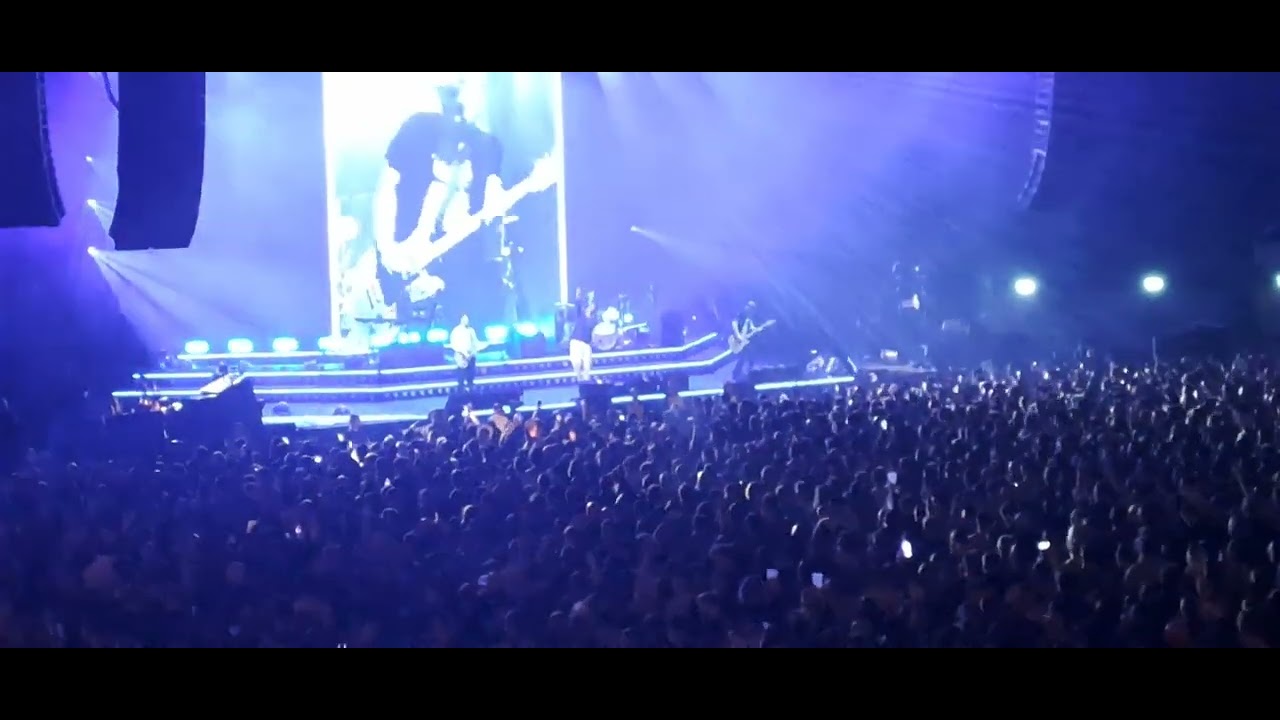 The Courteeners Hanging off your cloud..I Still Miss You...22 Nov Cardiff