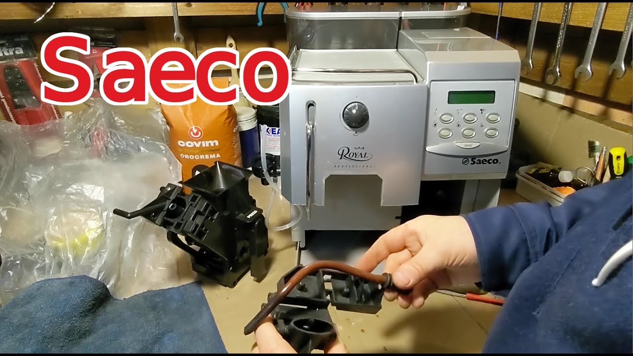 Очистка от кофейных масел и чистка диспенсера выдачи кофе Saeco Royal