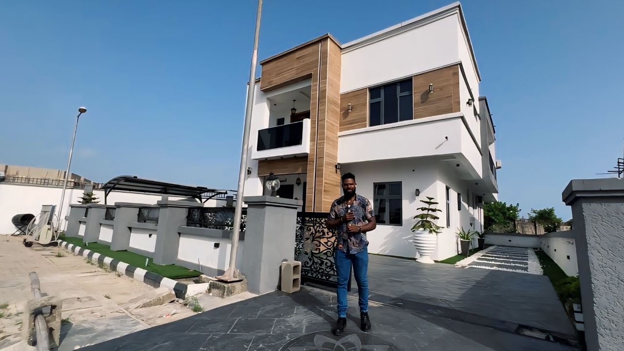 Distress: house for sale in awoyaya ajah Lagos Nigeria