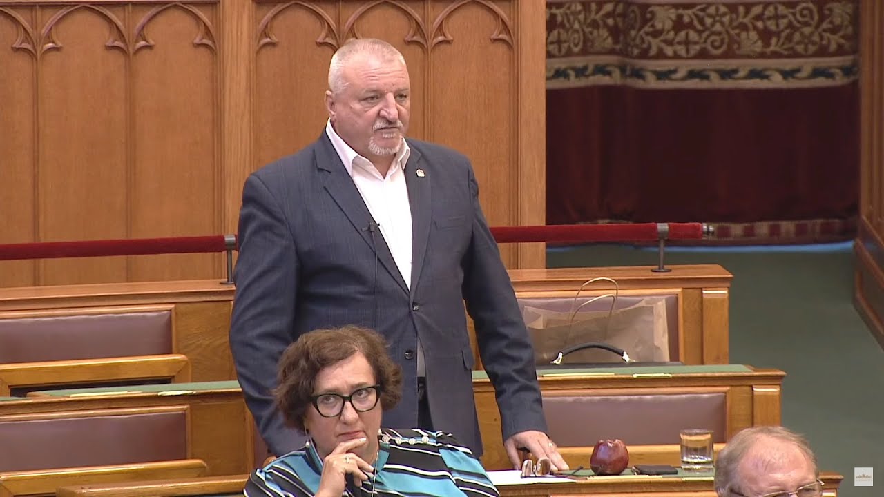 MSZP | Komj&aacute;thi Imre reag&aacute;l&aacute;sa Orb&aacute;n Viktor besz&eacute;d&eacute;re a Parlamentben - 2025.09.22.