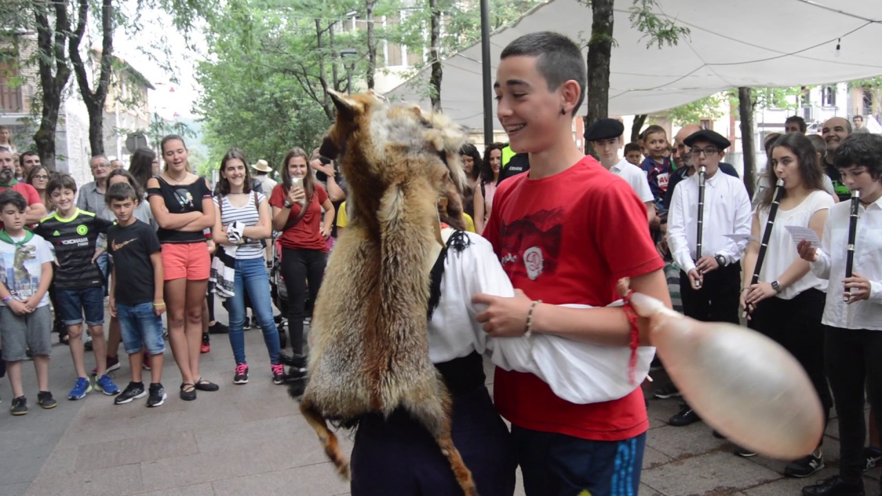 Gazteen Axeri Dantza San Joanetan (Hernani, 2017-06-23)