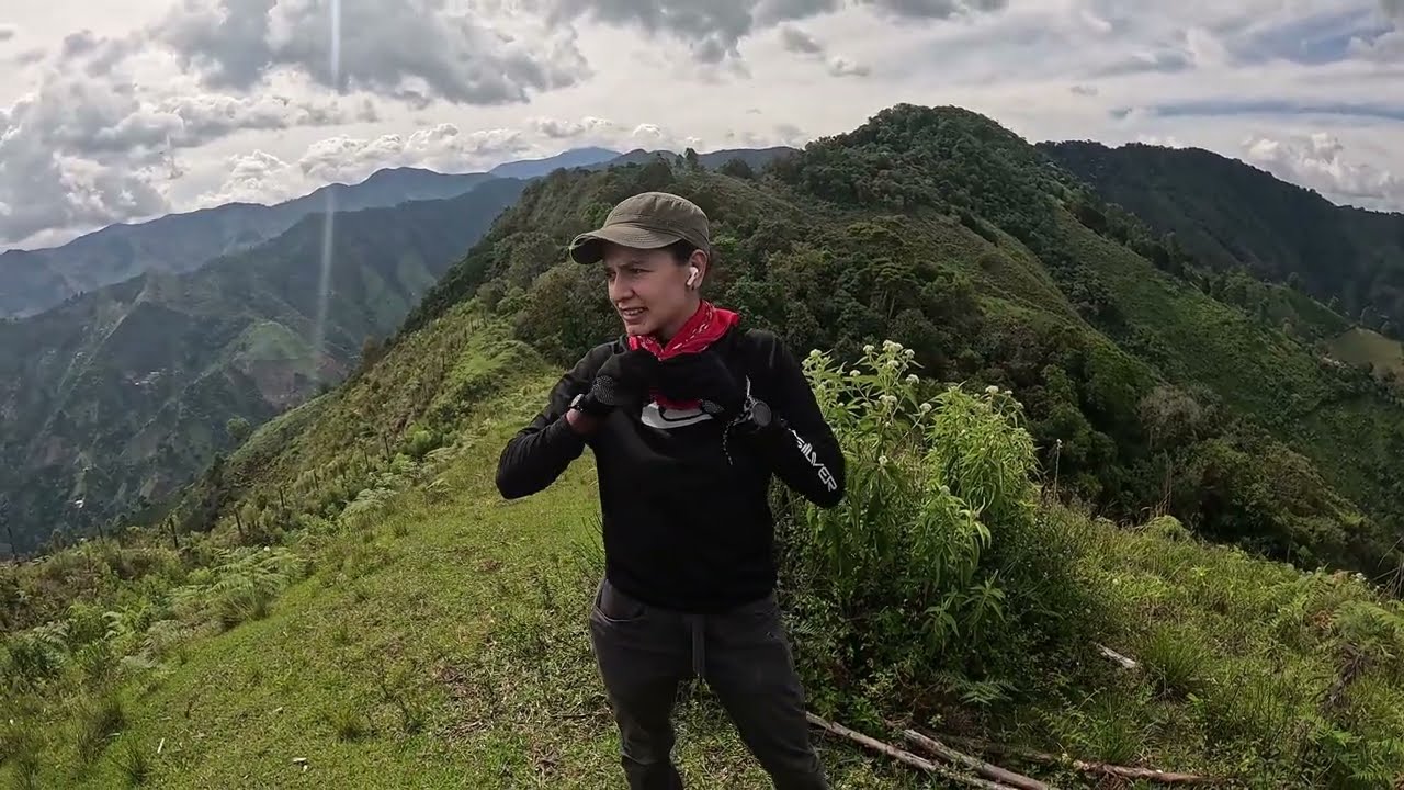 Donde el cielo abraza la tierra: acampada en la cima con mi gente #campo #4k #montaña #campesinos