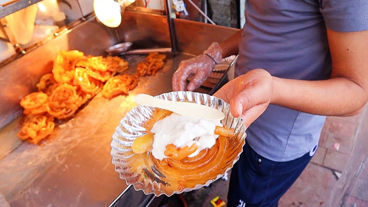 World Famous Jalebi Wala - Mouthwatering sweets in Old Delhi