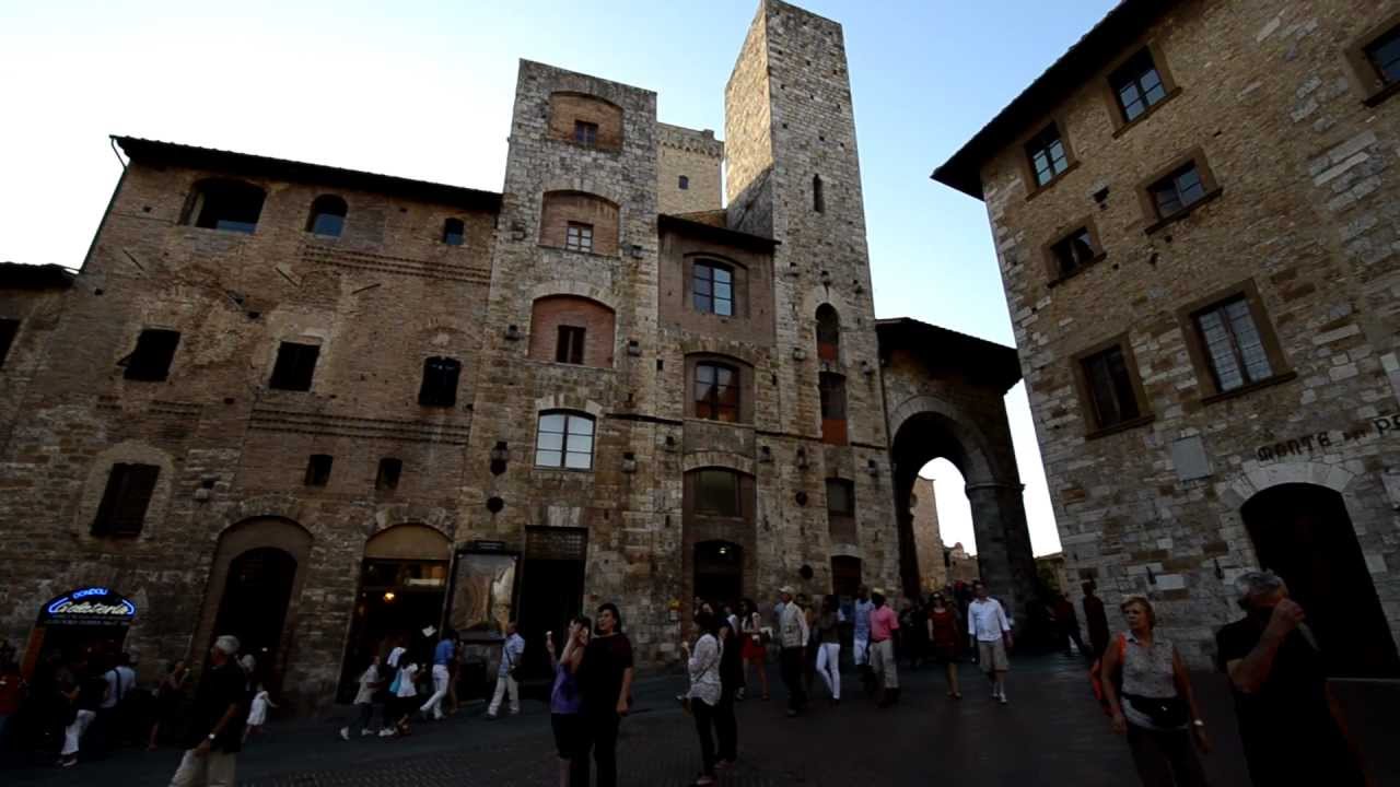 PIAZZA DELLA CISTERNA, San Gimignano (It&aacute;lia) [HD]