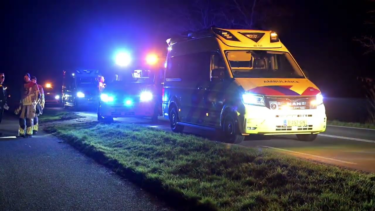 Auto met vijf inzittenden over de kop in sloot Hommerts