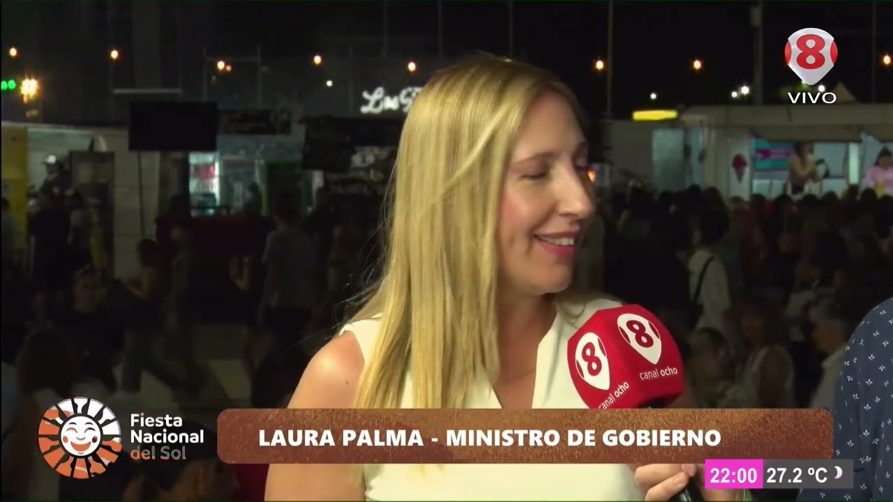 Laura Palma ministra de Gobierno en el Stand de Canal 8 FNS2025