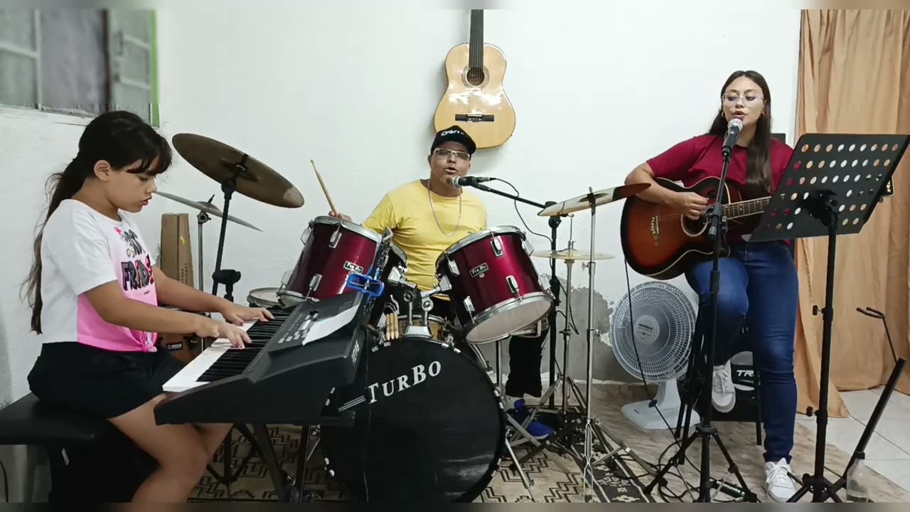 Família toca O Escudo Voz da Verdade #louvor #teclado #bateria #violão 