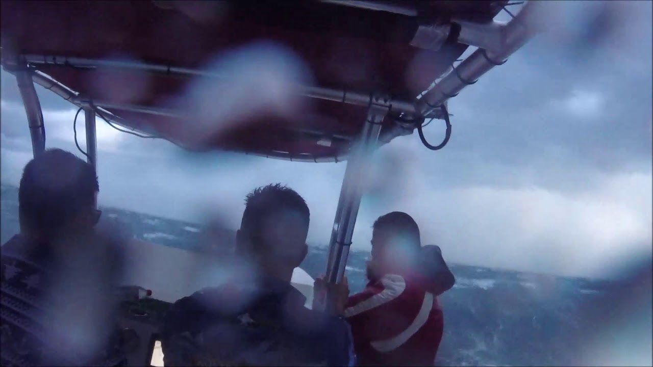 Dundee supercell 26ft Panga in rough seas