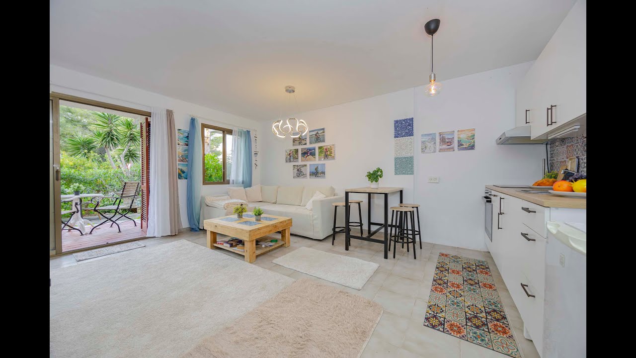 Charming ground floor apartment for sale a few steps from the sea in Puerto de Pollensa, Mallorca.