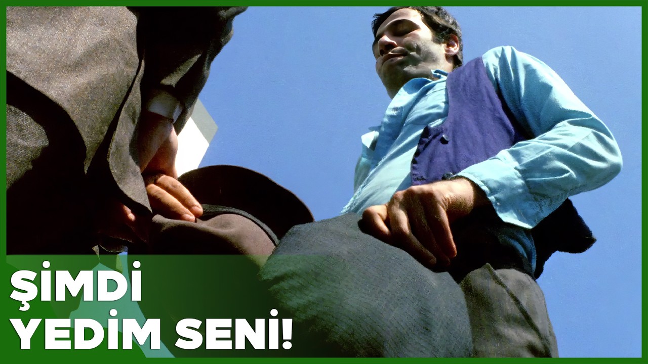 Sakar Şakir Türk Filmi | Şakir, Erol'un Şapkasına İşiyor!