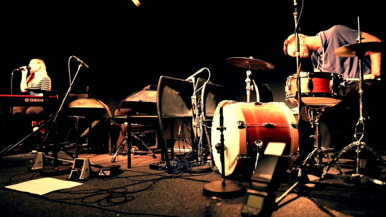 #Drummer Manu Delago feat. Isa Kurz - Rudi live @Stromboli Hall in Tirol