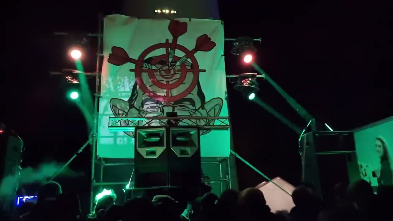 TEUF A TRIBORD x ON ENCERCLE ET ON TAPE