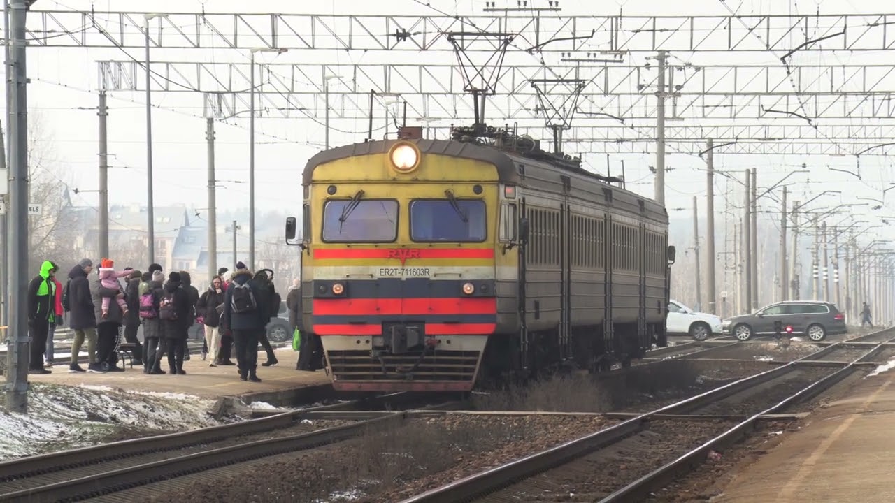 Электропоезд ЭР2T-7116/7114 на ст. Саласпилс / ER2T-7116/7114 EMU at Salaspils station