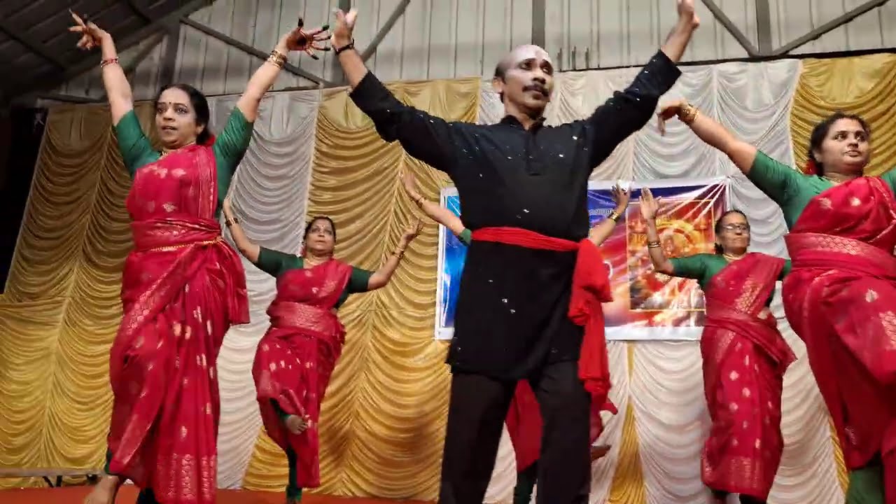 പുള്ള് ശ്രീ കാര്‍ത്ത്യായനി ഭഗവതി ക്ഷേത്രം വിളക്ക് - ഡാന്‍സ്