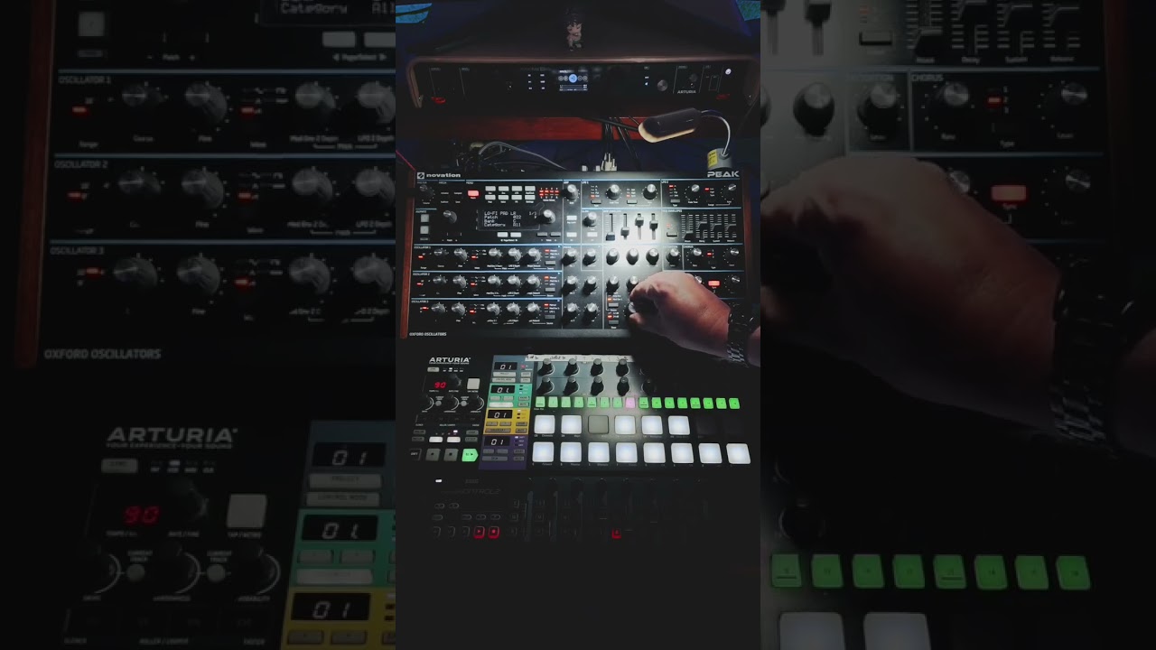 🎶 Unlock lush, evolving textures on Novation Peak! Detuned saws + filter + s&h = expressive sounds!