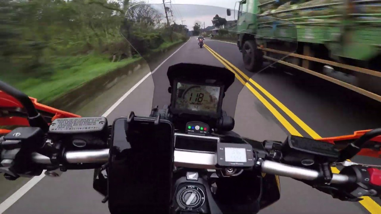 Xadv750 chasing CB1000rr MT09