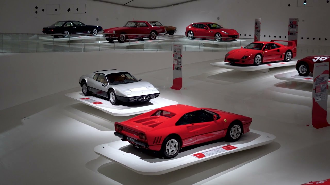 1 MINUTE VISIT IN THE FERRARI MUSEUM