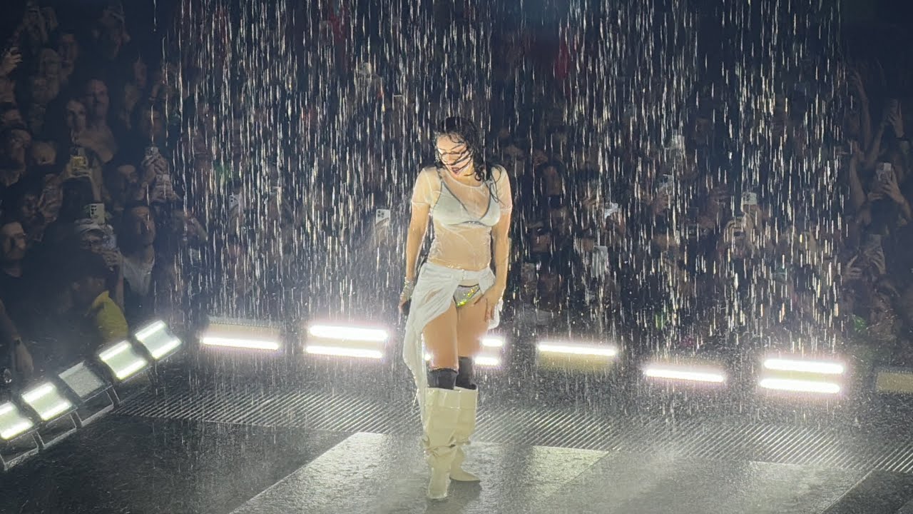 Charli XCX - Track 10 (Live in London, O2 Arena) 