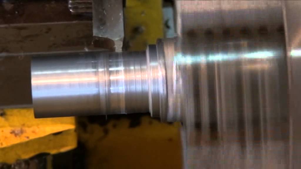 Pembuatan bentuk alur pada mesin bubut