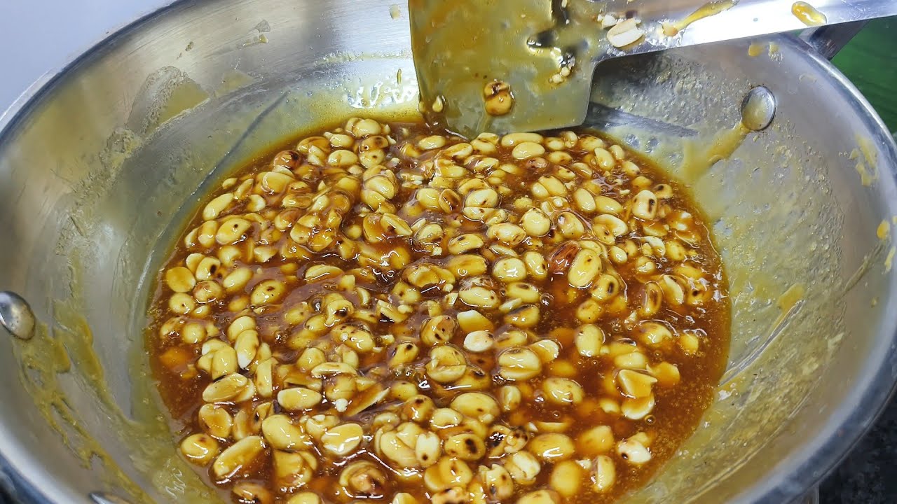 घर पर बनी मूंगफली की चिक्की 😋 | कुरकुरी और देसी मिठाई | सर्दियों की खास मूंगफली चिक्की | देसी स्वाद🌹