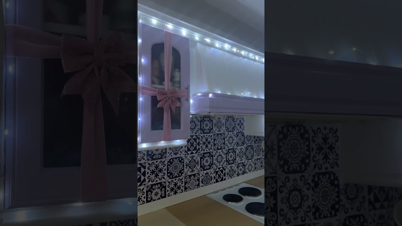 Tiny Home Christmas Celebration - A Festive Tiny House Adventure!