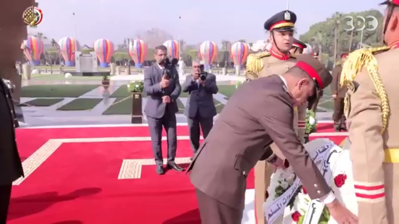 الرئيس السيسى ينيب وزير الدفاع لوضع إكليل من الزهور على النصب التذكارى لشهداء القوات المسلحة