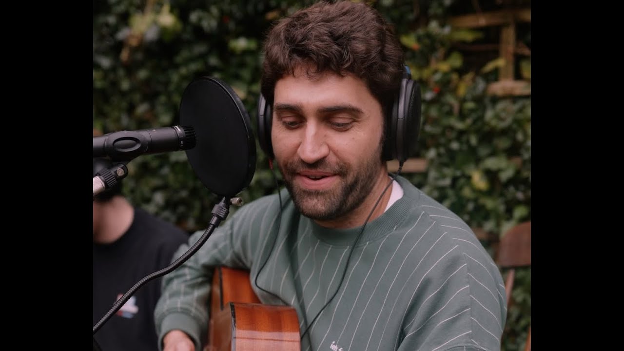 Peter Martin - Trying To Break A Band (unplugged)