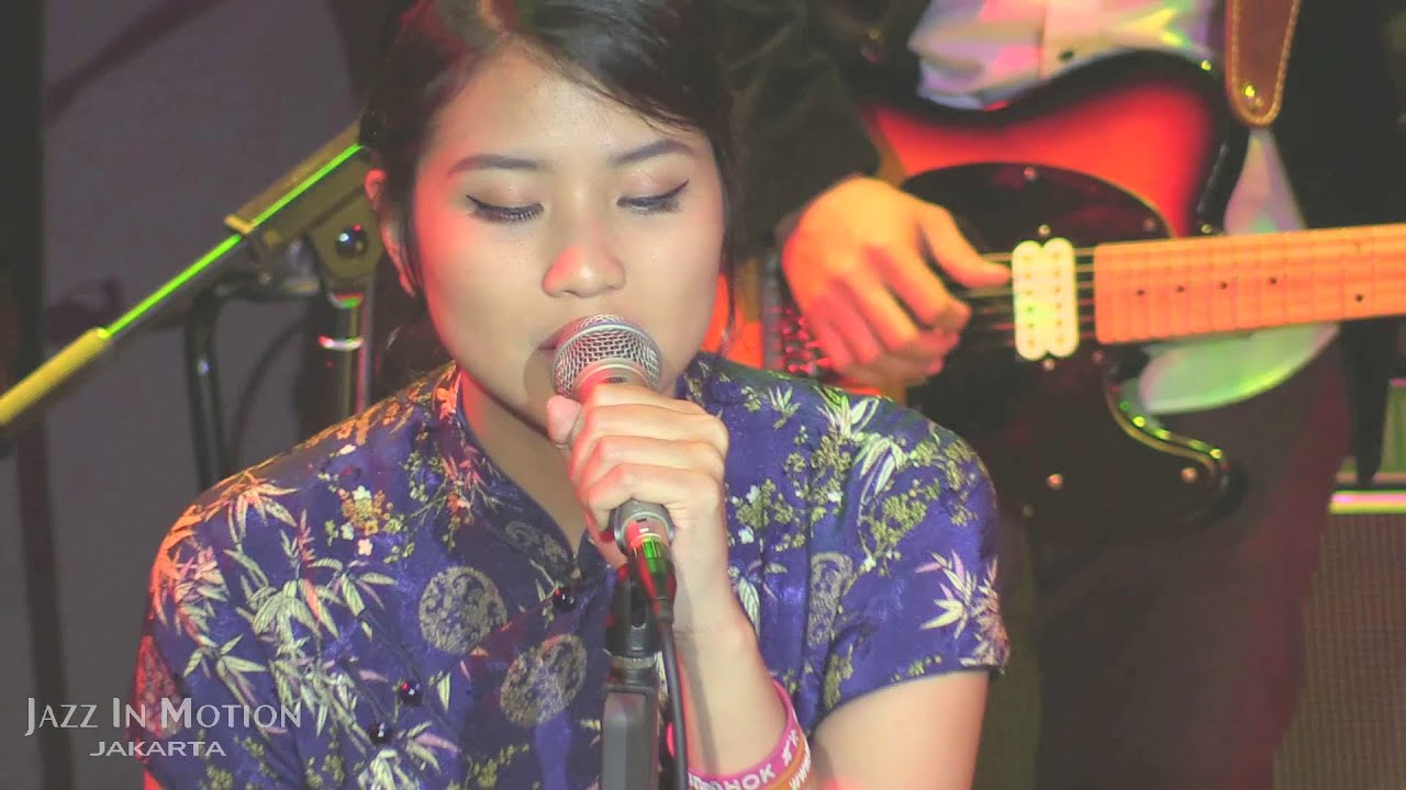 Danilla - Take Me Home @ Motion Blue Jakarta 21/12/15 [HD]