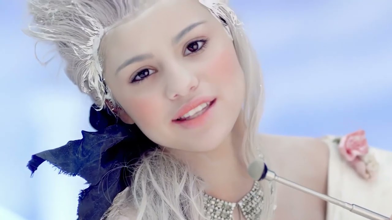 Selena Gomez & The Scene - Love you like a love song
